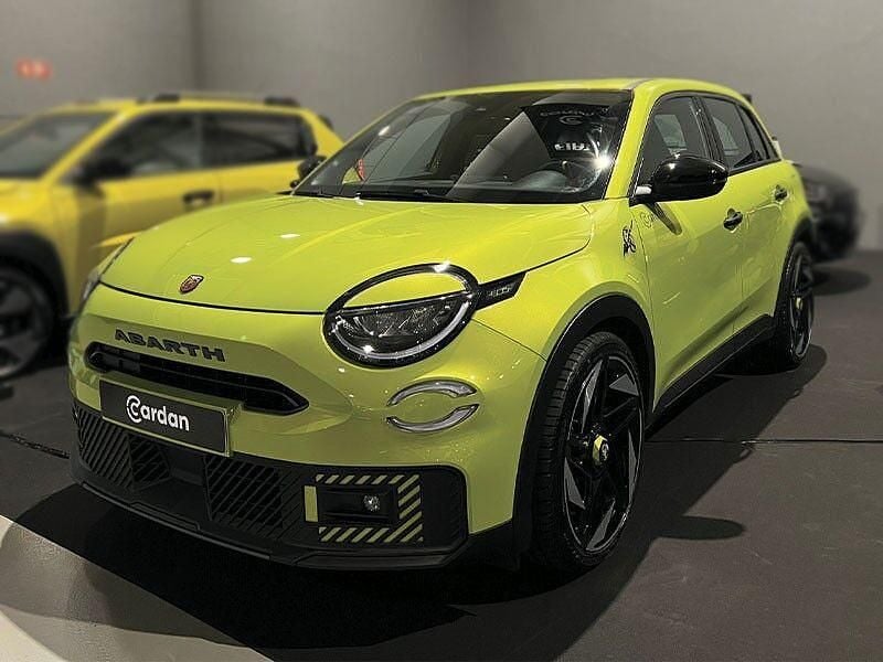 Verde Novo 2025 Abarth 595 Turismo SUV | € 39.400 - Imagem 1/4
