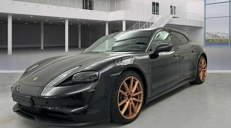Usado 2022 Porsche Taycan Sport Sedan | € 63.800 - Imagem 1/4