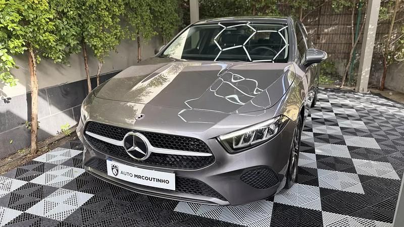 Usado Mercedes A200 163 HP (119 kW) 2024 Cinza escuro Citadino