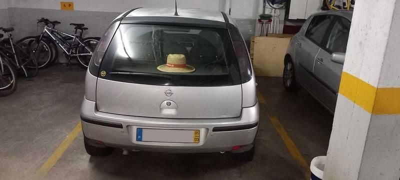 Usado 2005 Opel Corsa Sedan | € 2.500 (Preço justo) - Imagem 1/4