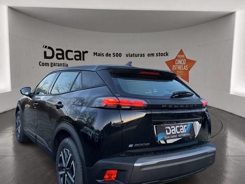 Usado Peugeot e-2008 Allure 100 kW (136 HP) 2022 Preto SUV