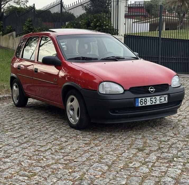 Usado Opel Corsa 45 HP (33 kW) 1995 Sedan