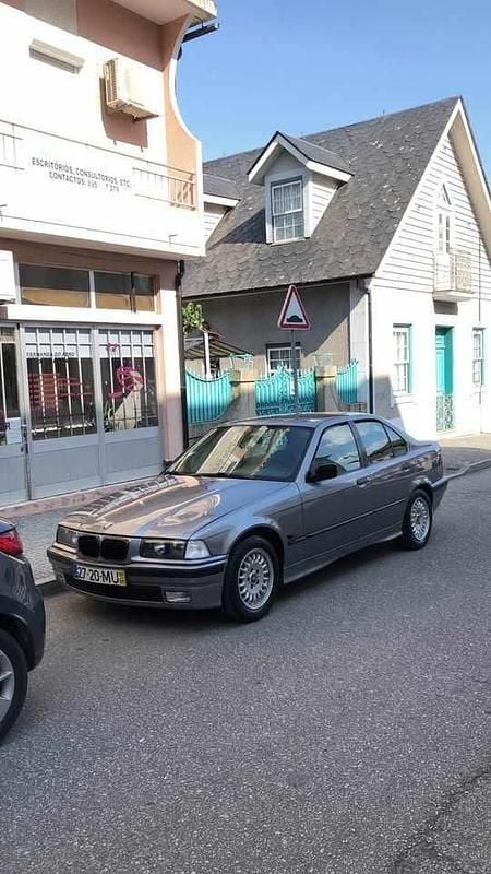 Cinzento Usado 1999 BMW 318 Sedan | € 1.500 - Imagem 1/4