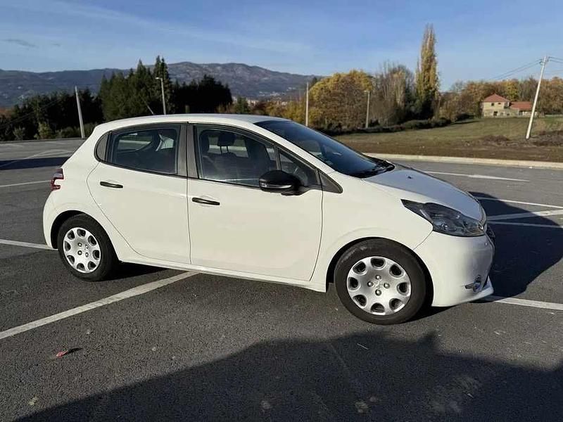 Usado Peugeot 208 68 HP (50 kW) 2013 Branco Citadino