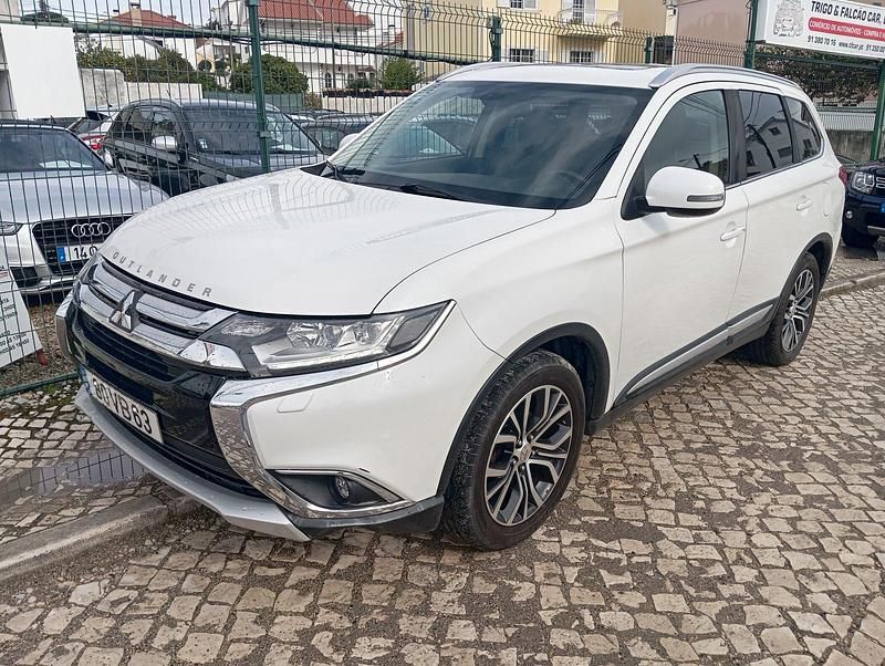 Branco Usado 2018 Mitsubishi Outlander Intense SUV | € 18.900 (Preço justo) - Imagem 1/4