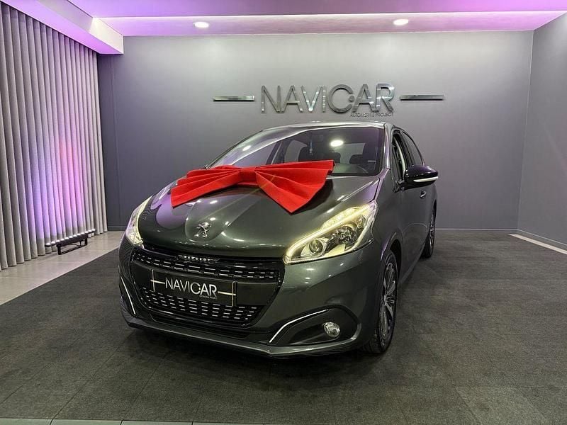 Cinza Usado 2017 Peugeot 208 Active Citadino | € 7.850 (Bom preço) - Imagem 1/4
