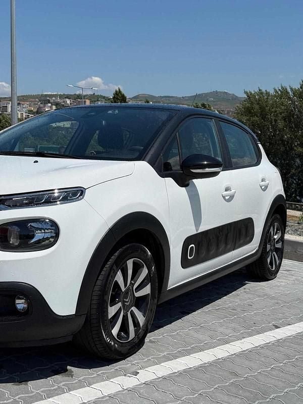 Branco Usado 2019 Citroën C3 Feel Citadino | € 9.500 (Bom preço) - Imagem 1/4
