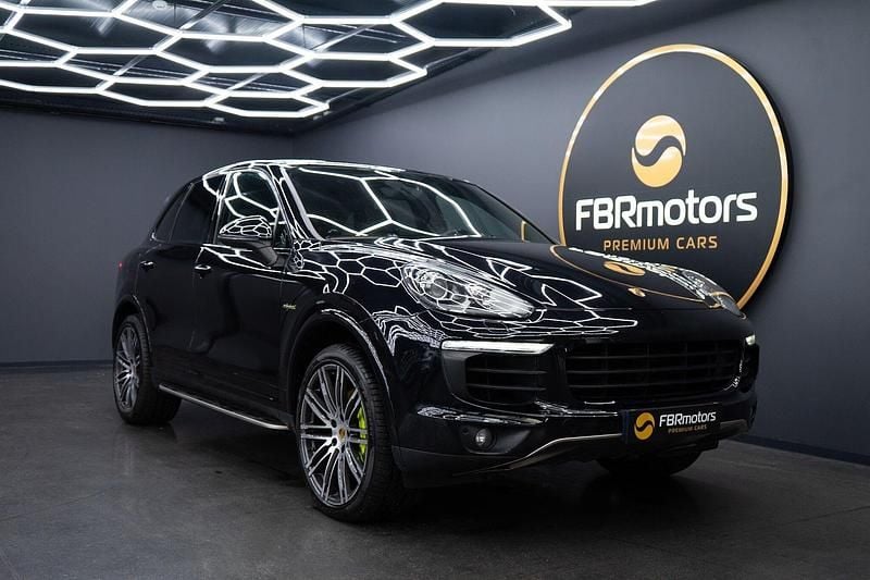 Preto Usado 2017 Porsche Cayenne S E-Hybrid Platinum Edition SUV | € 34.990 (Preço justo) - Imagem 1/4