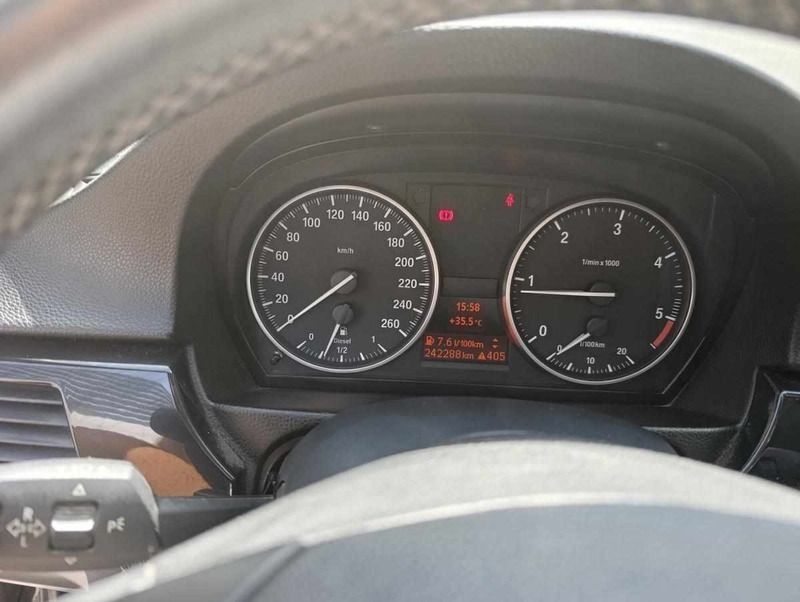 Preto Usado 2013 BMW 318 Carrinha | € 6.500 - Imagem 1/4