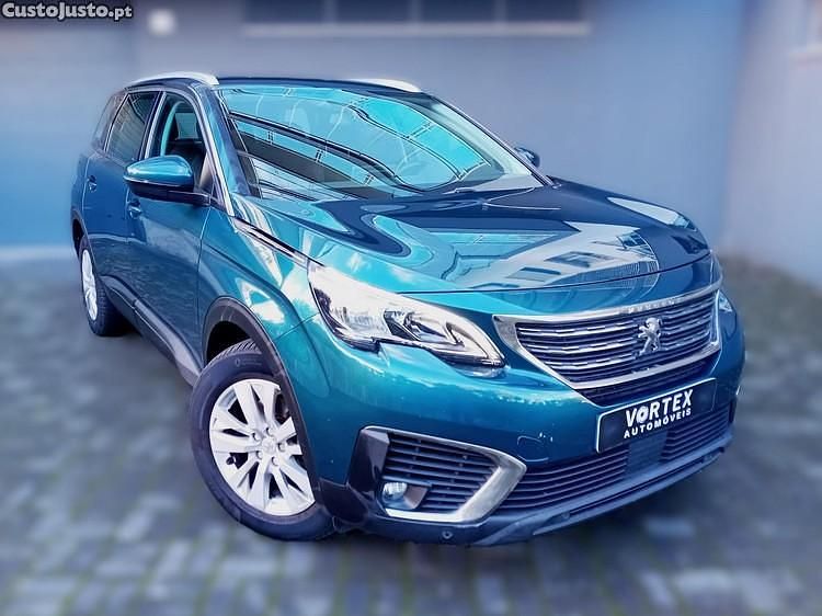 Usado Peugeot 5008 Active 130 HP (95 kW) 2019 Verde Monovolume