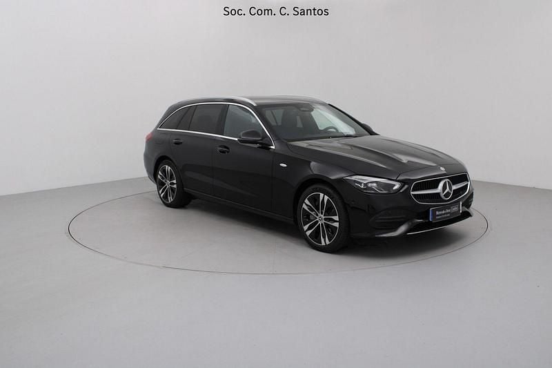 Usado Mercedes C300 Avantgarde 204 HP (150 kW) 2025 Preto Carrinha