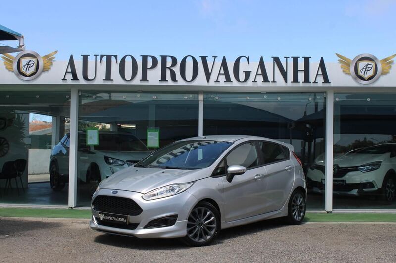 Cinzento Usado 2017 Ford Fiesta ST-Line Citadino | € 12.990 (Preço justo) - Imagem 1/4