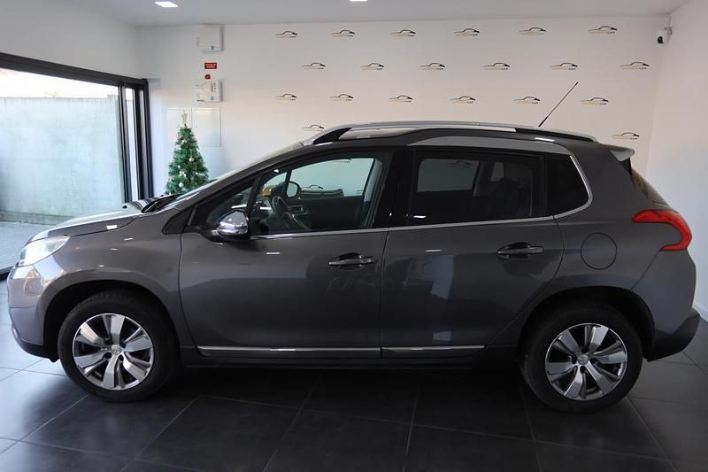 Usado Peugeot 2008 100 HP (73 kW) 2016 Cinzento SUV