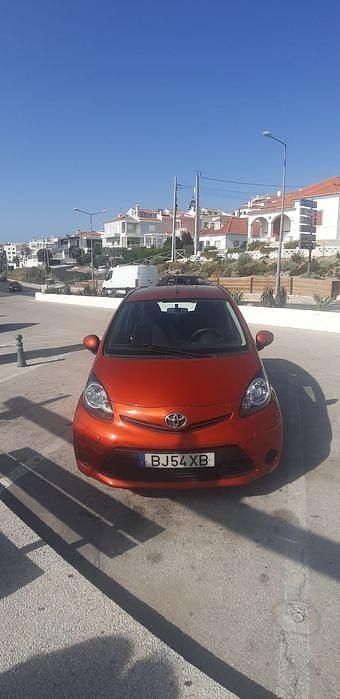 Usado 2012 Toyota Aygo Edition Citadino | € 5.500 - Imagem 1/4