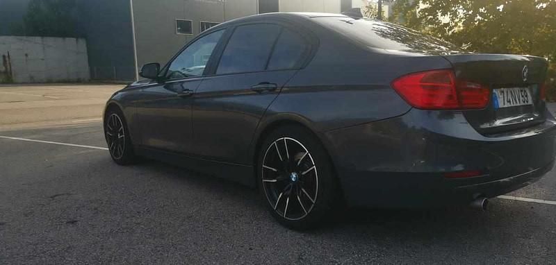 Usado BMW 320 163 HP (119 kW) 2013 Cinzento Sedan