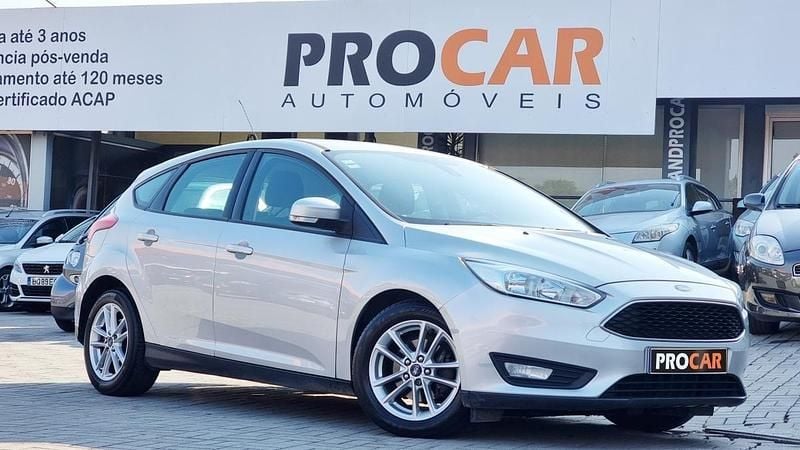Cinza Usado 2017 Ford Focus Trend+ | € 11.500 (Preço justo) - Imagem 1/4