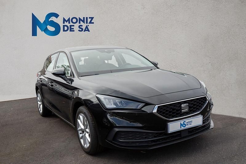 Usado Seat Leon Style 110 HP (80 kW) 2022 Preto