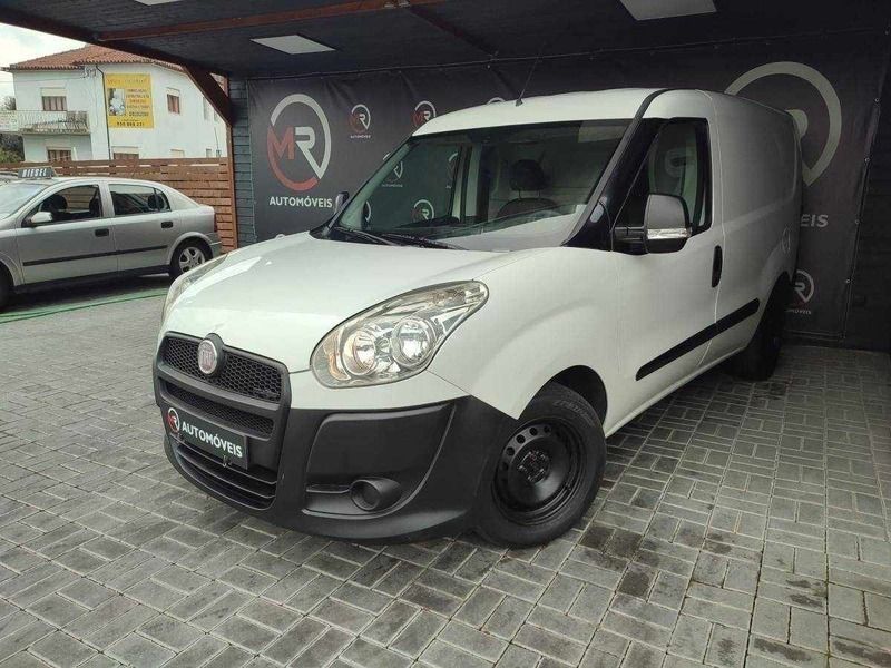 Branco Usado 2011 Fiat Doblò Monovolume | € 7.900 - Imagem 1/2