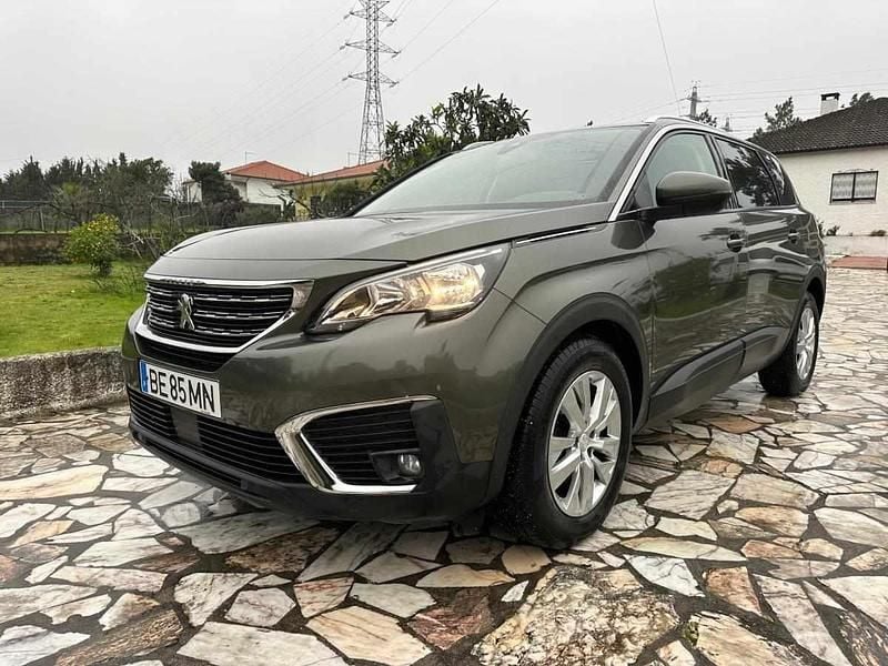 Usado Peugeot 5008 131 HP (96 kW) 2020 Cinzento SUV
