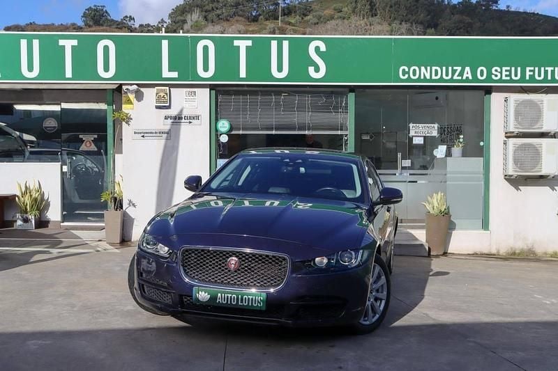 Azul Usado 2017 Jaguar XE Portfolio Sedan | € 15.970 (Super Preço) - Imagem 1/4