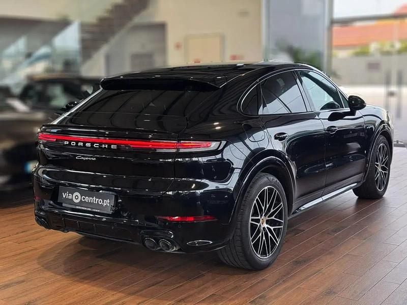 Usado Porsche Cayenne 470 HP (345 kW) 2024 Preto SUV