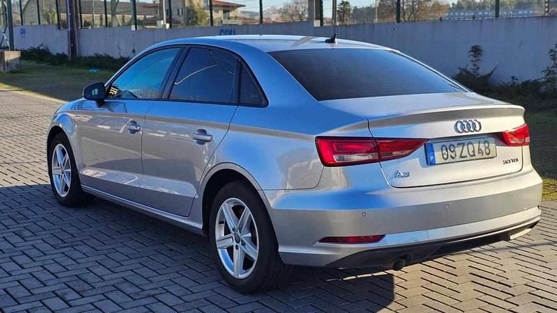 Usado Audi A3 116 HP (85 kW) 2019 Cinzento Pickup