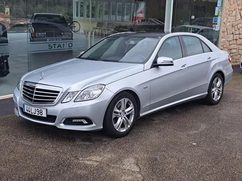 Usado Mercedes E250 Avantgarde 204 HP (150 kW) 2009 Cinza prata Sedan