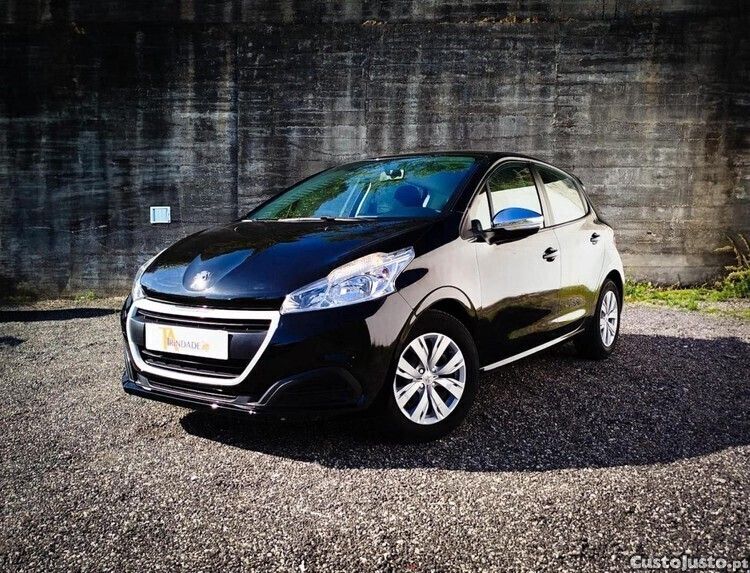 Preto Usado 2015 Peugeot 208 Access Citadino | € 7.999 (Preço justo) - Imagem 1/1