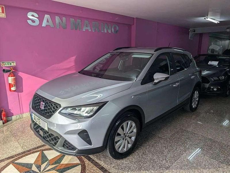 Cinzento Usado 2022 Seat Arona Style SUV | € 18.700 (Preço justo) - Imagem 1/4