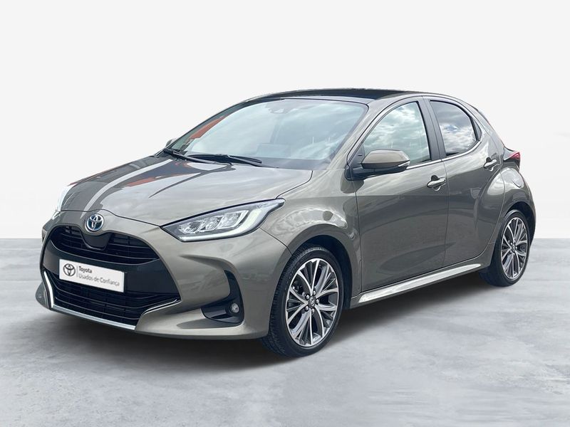 Bronze (pintura metalizada) Usado 2024 Toyota Yaris Luxury Sedan | € 27.750 (Preço justo) - Imagem 1/4