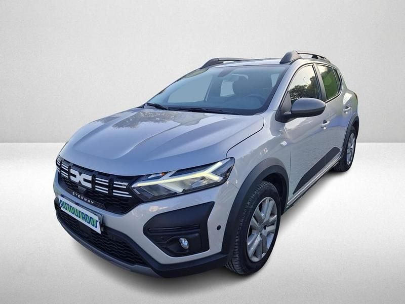 Cinzento Usado 2023 Dacia Sandero Citadino | € 16.490 (Preço justo) - Imagem 1/4