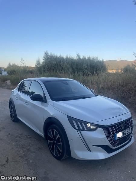 Branco Usado 2022 Peugeot e-208 GT-line Citadino | € 18.750 (Preço justo) - Imagem 1/1