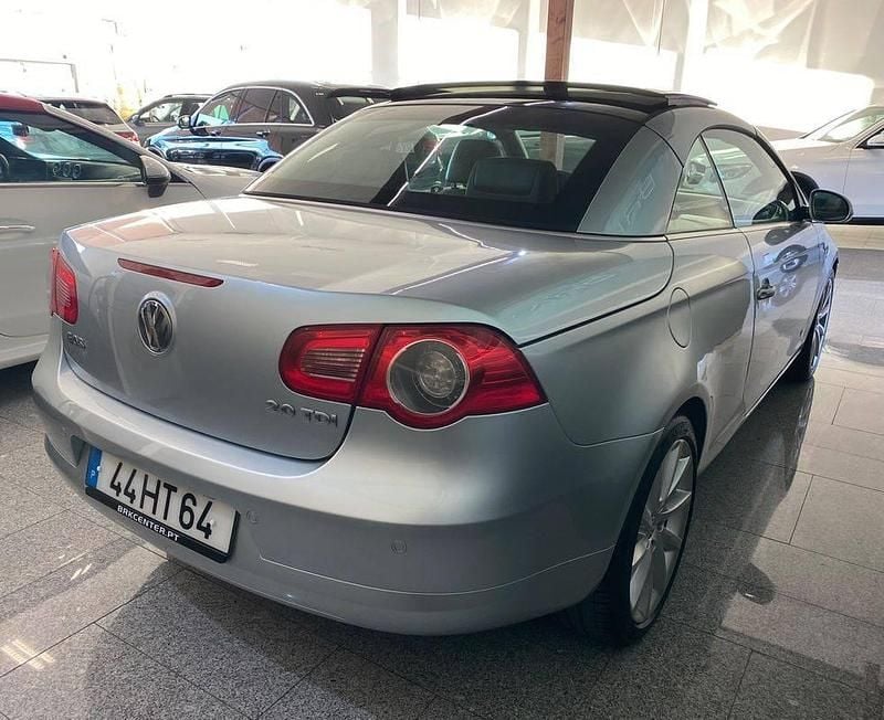 Usado VW Eos 140 HP (102 kW) 2009 Cinzento Cabrios