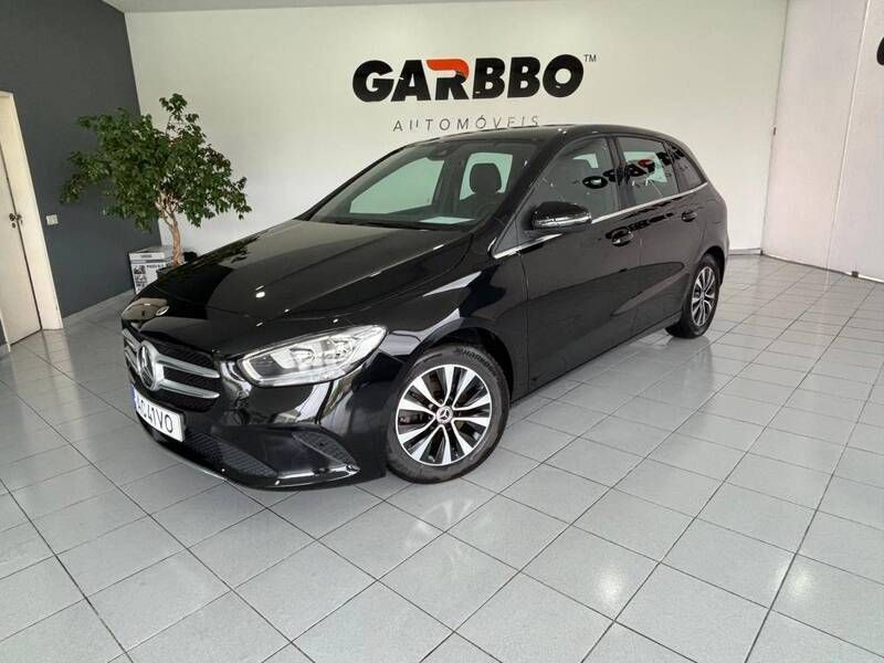 Preto Usado 2020 Mercedes B180 Style Monovolume | € 24.950 (Preço justo) - Imagem 1/4