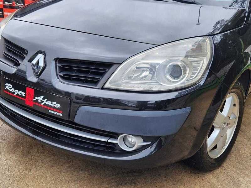 Usado Renault Grand Scénic II Dynamique 105 HP (77 kW) 2007 Preto Monovolume