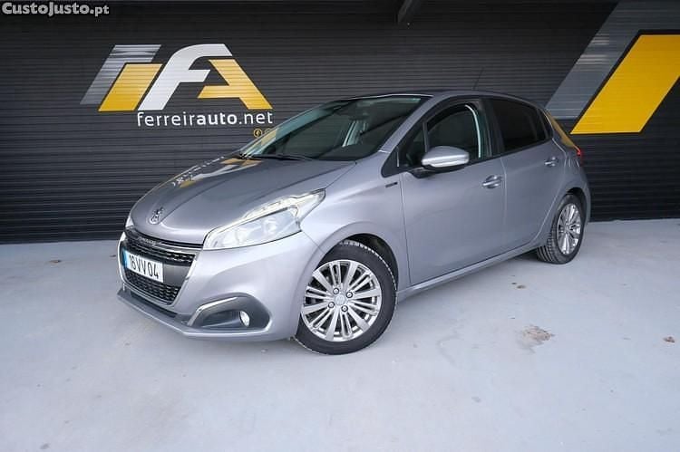 Usado Peugeot 208 Signature Sky 102 HP (75 kW) 2018 Cinza Citadino