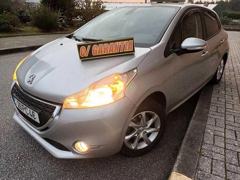 Cinzento Usado 2014 Peugeot 208 Citadino | € 7.950 (Preço justo) - Imagem 1/4