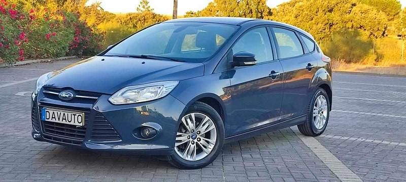 Cinzento Usado 2014 Ford Focus Sedan | € 8.900 (Preço justo) - Imagem 1/4