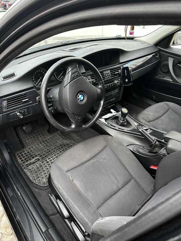 Preto Usado 2009 BMW 320 Carrinha | € 10.900 (Preço justo) - Imagem 1/4