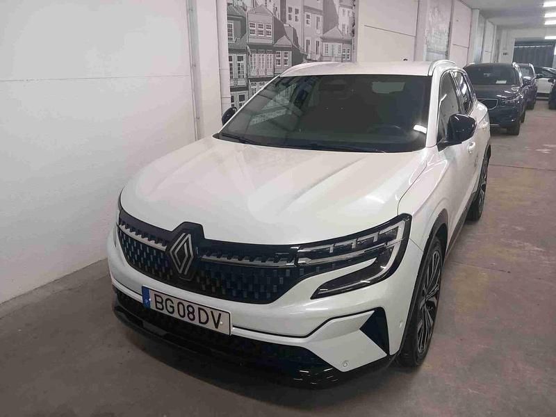 Branco Usado 2023 Renault R25 Sedan | € 31.990 - Imagem 1/4