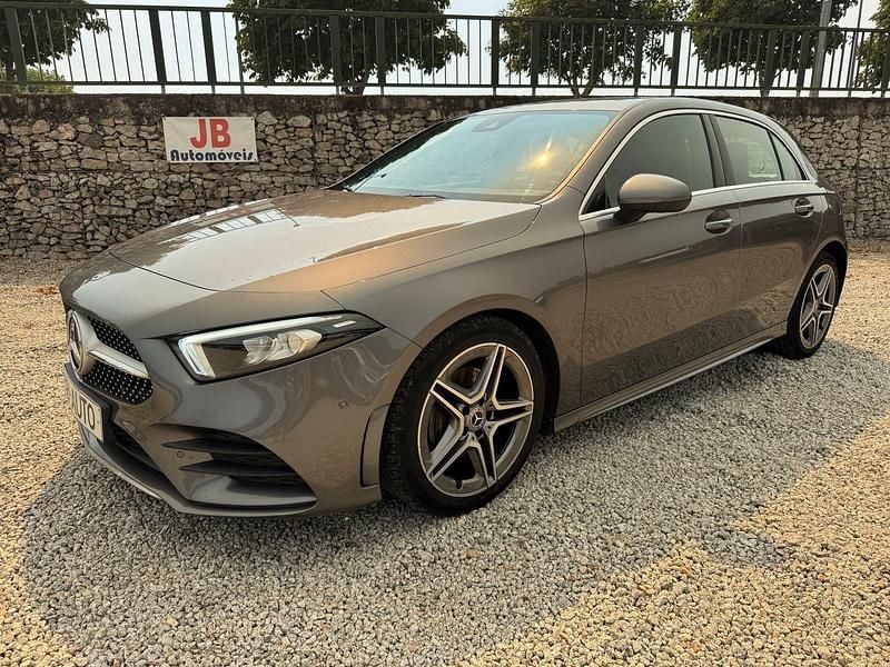 Cinza Usado 2020 Mercedes A180 AMG line | € 27.950 (Preço justo) - Imagem 1/4