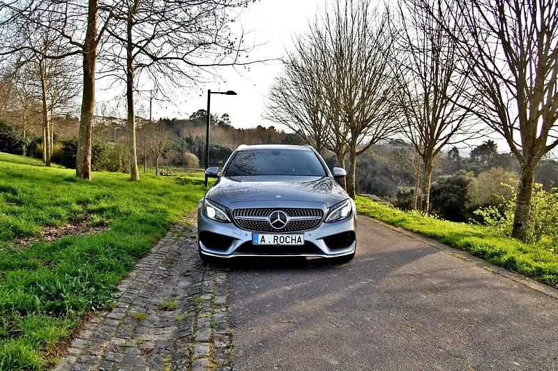 Usado Mercedes C200 AMG line 136 HP (100 kW) 2015 Cinza Carrinha