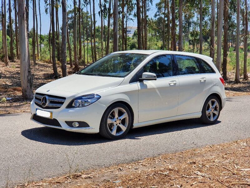 Usado 2015 Mercedes B180 Monovolume | € 14.000 (Bom preço) - Imagem 1/4