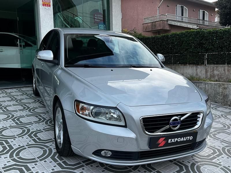 Usado Volvo S40 120 HP (88 kW) 2011 Prateado Sedan