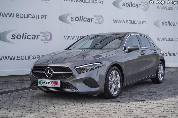 Cinza Usado 2023 Mercedes A200 Progressive Citadino | € 29.990 (Bom preço) - Imagem 1/1