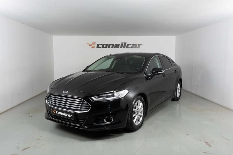 Usado Ford Mondeo Titanium 120 HP (88 kW) 2017 Preto Sedan