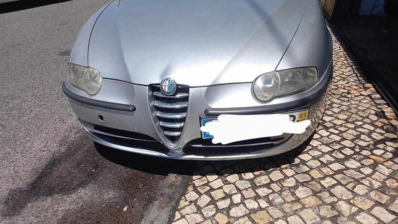 Cinzento Usado 2001 Alfa Romeo 147 Citadino | € 3.300 - Imagem 1/4