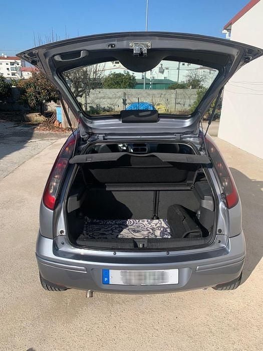 Usado Opel Corsa 75 HP (55 kW) 2006 Sedan