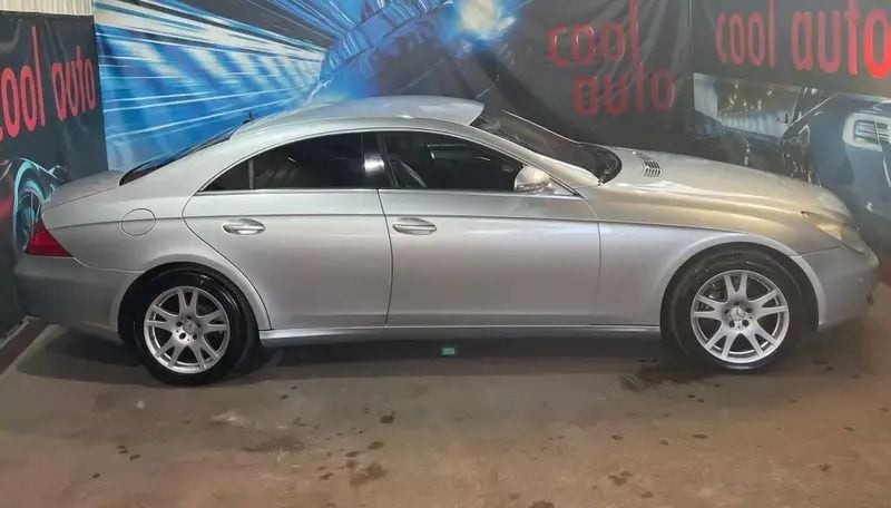 Usado Mercedes CLS320 224 HP (164 kW) 2005 Cinza prata Sedan