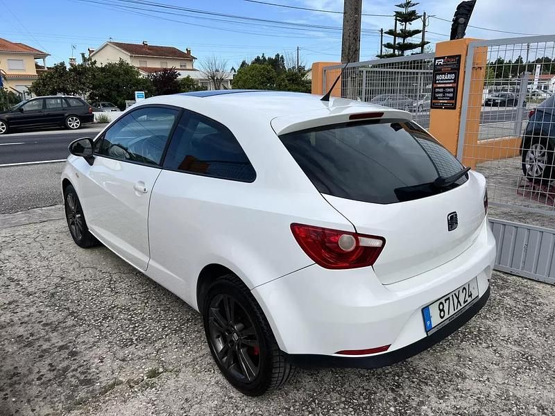 Usado Seat Ibiza 90 HP (66 kW) 2010 Branco Coupé